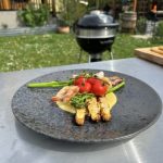 Gegrillter Spargel mit erfrischender Limettencreme und Garnelen